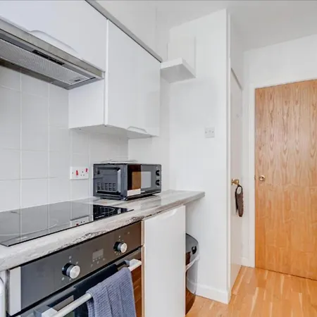 Central London Cosy Apartment With Parking Exterior photo