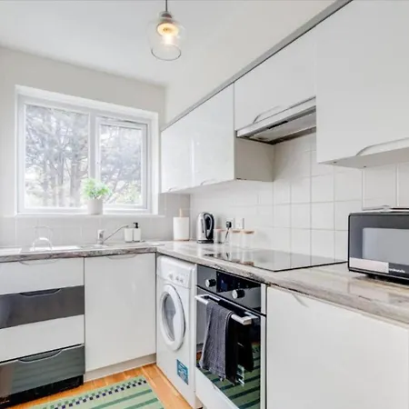Central London Cosy Apartment With Parking Exterior photo
