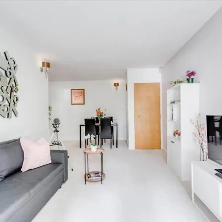 Central London Cosy Apartment With Parking Exterior photo