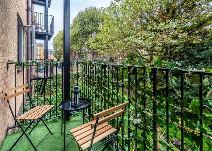 Central London Cosy Apartment With Parking